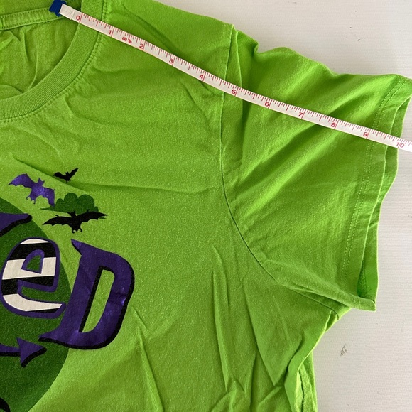 Womens Neon Green Flying Wicked Witch & Bats & T-Shirt - Picture 12 of 12